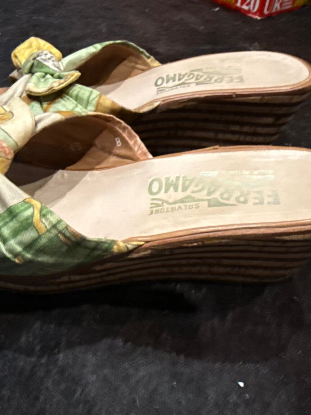 Vintage Salvatore Ferragamo Green Yellow Kitten Heels 6B - Picture 2 of 6